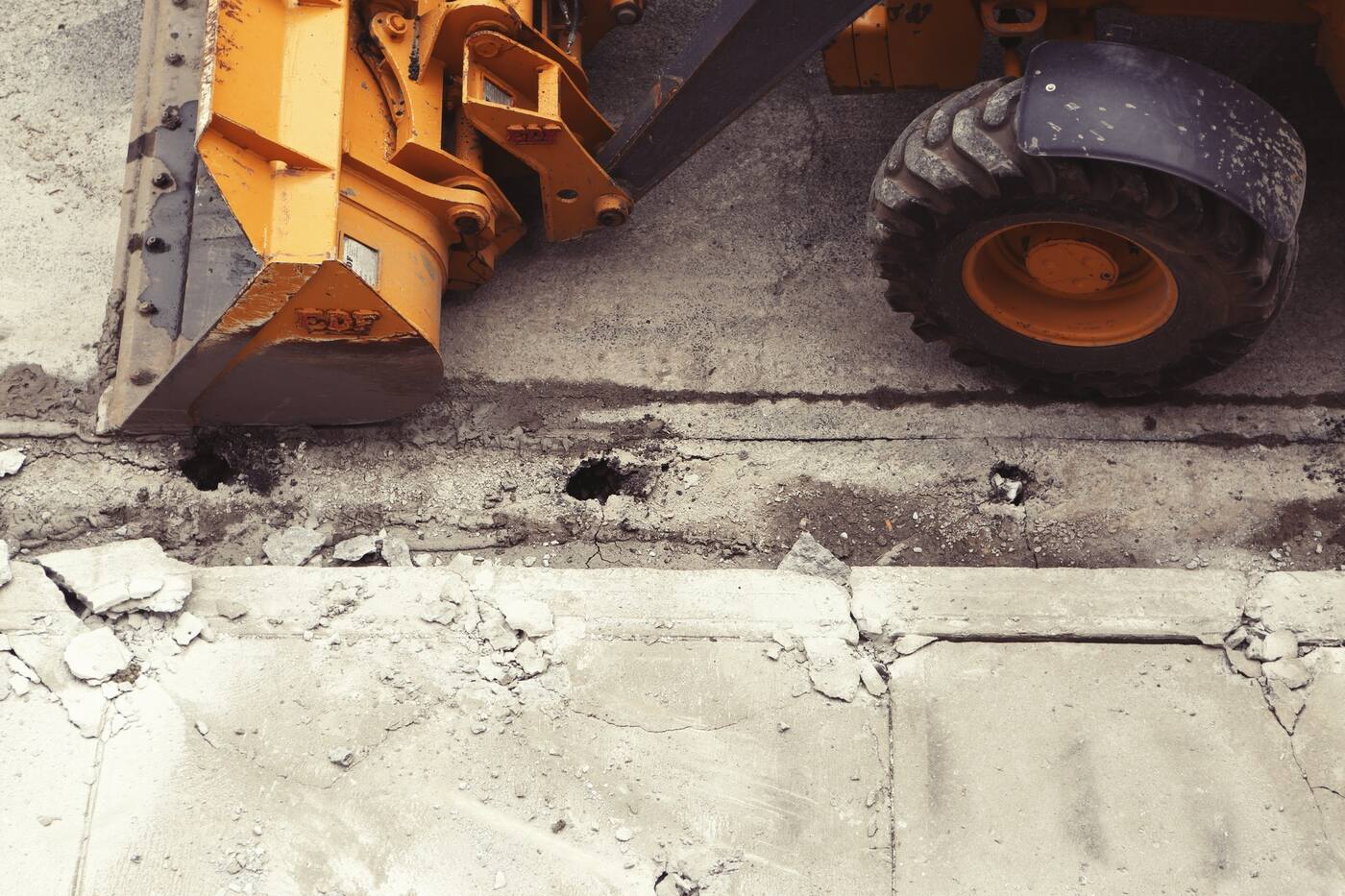 Budowa układów drogowych o nawierzchni betonowych i asfaltowych